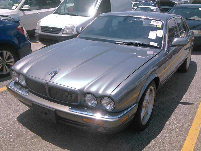 Jaguar XJ