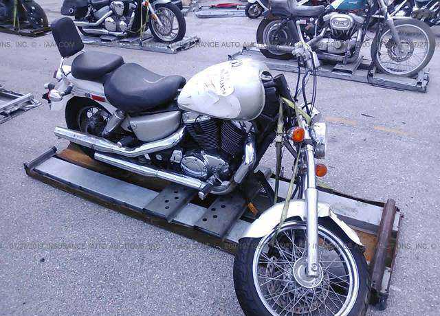 Honda VT1100C2 (SHADOW ACE)