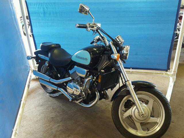 Honda VF750C2 (MAGNA)