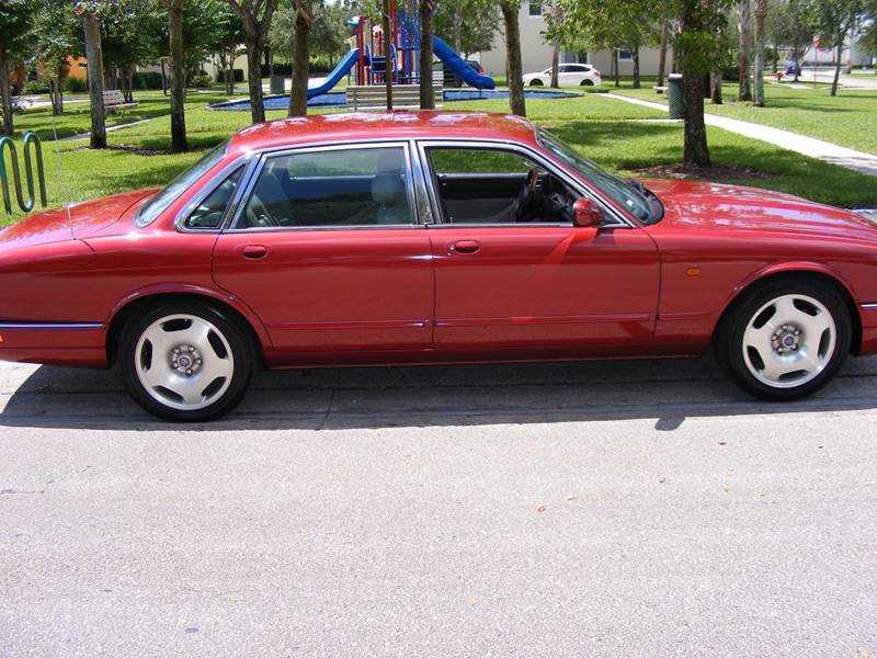 Jaguar XJR