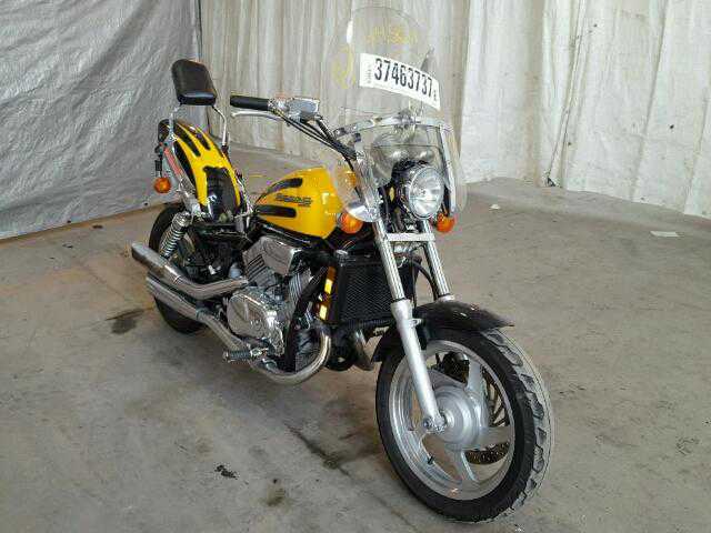 Honda VF750C2 (MAGNA)