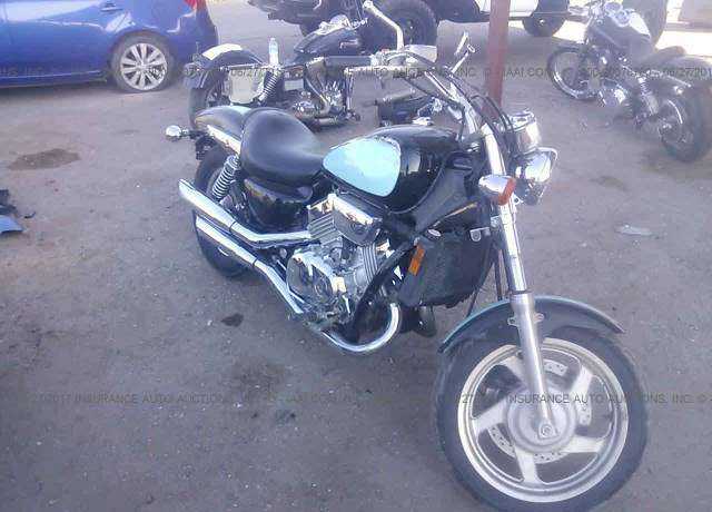 Honda VF750C2 (MAGNA)