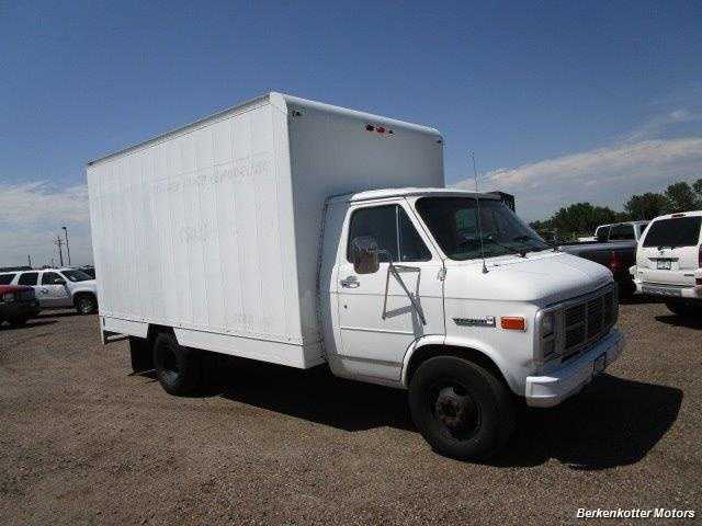 GMC Cutaway Van