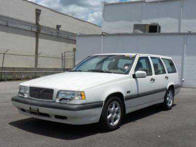 YV1LW5556T2233252