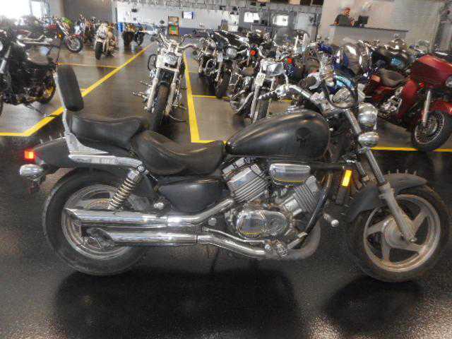 Honda VF750C (MAGNA)