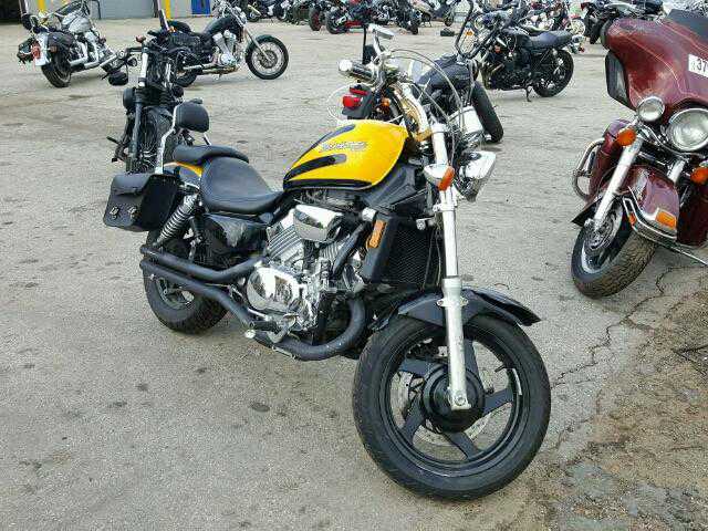 Honda VF750C2 (MAGNA)