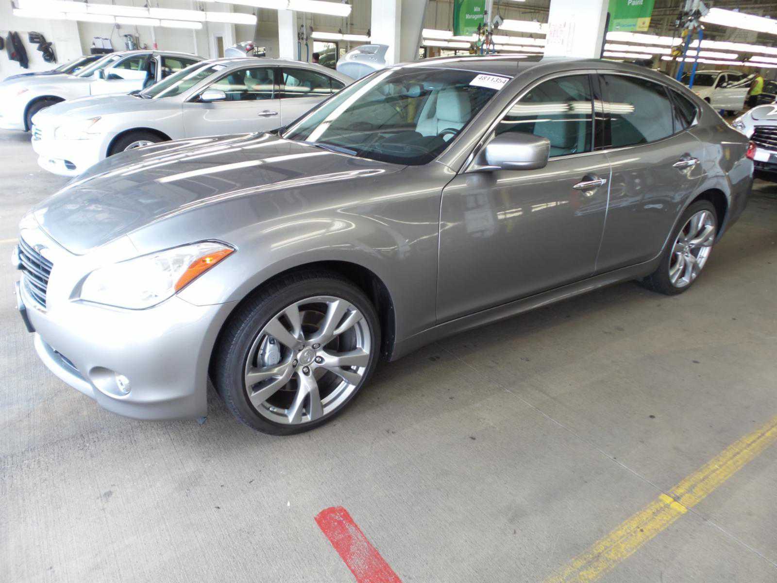 Infiniti M56