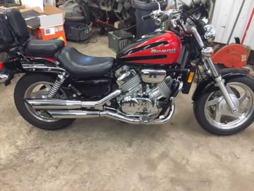 Honda VF750C2 (MAGNA)