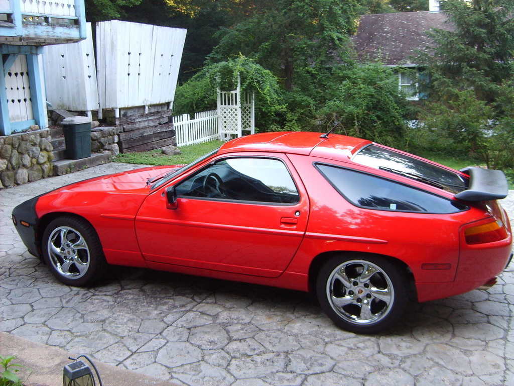 Porsche 928