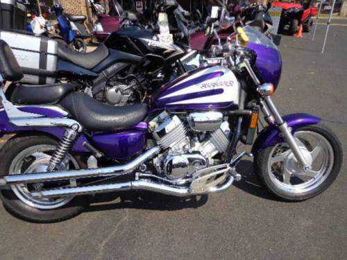Honda VF750C2 (MAGNA)