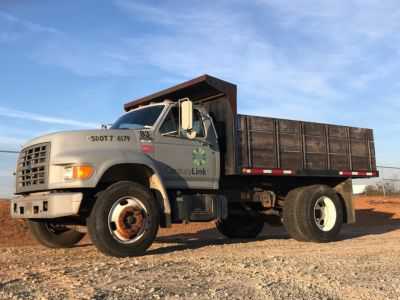 Ford F-700