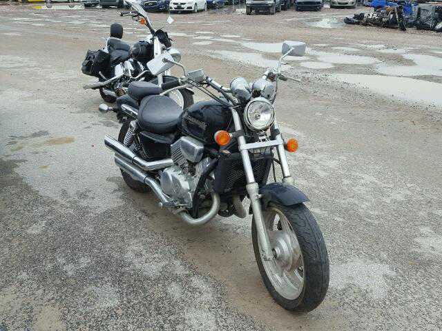 Honda VF750C (MAGNA)