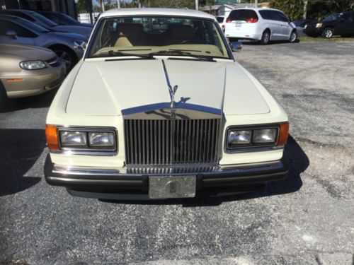 Rolls-Royce Silver Spirit
