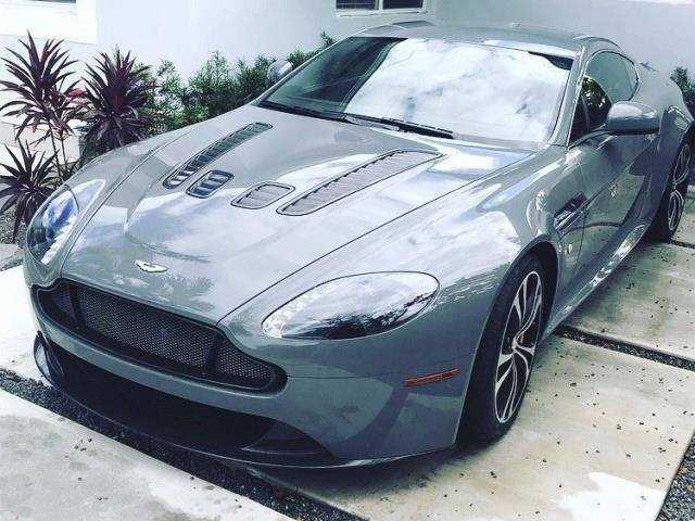 Aston Martin V12 Vantage
