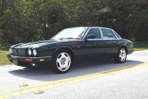 Jaguar XJR