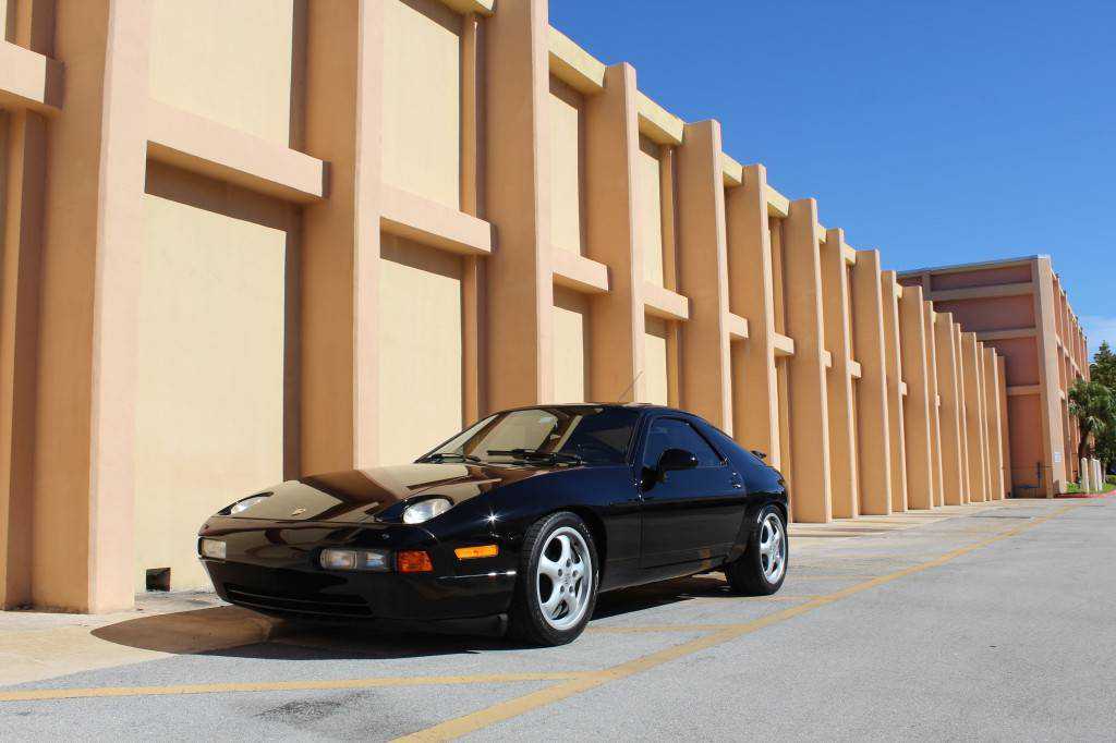 Porsche 928