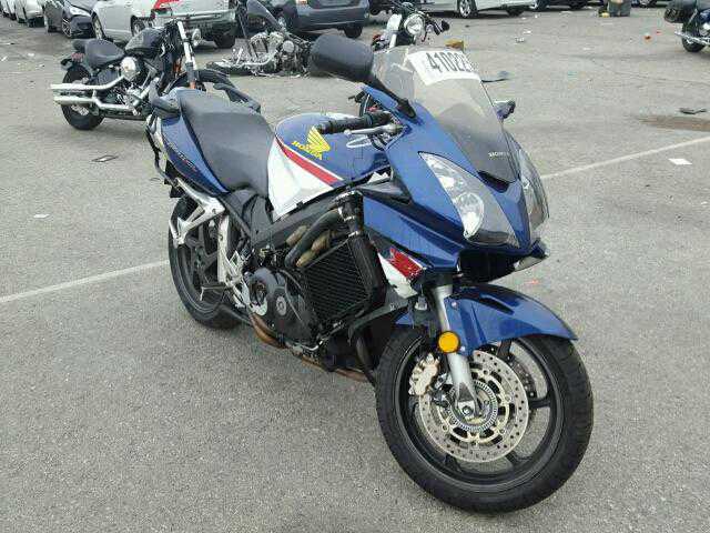 Honda VFR800A (INTERCEPTOR)