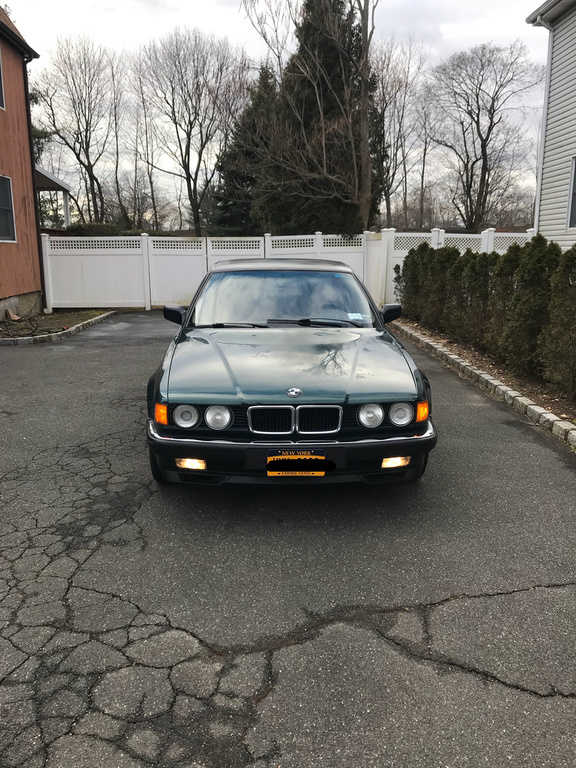 BMW 740i