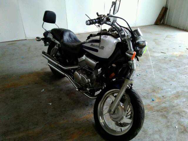 Honda VF750C2 (MAGNA)
