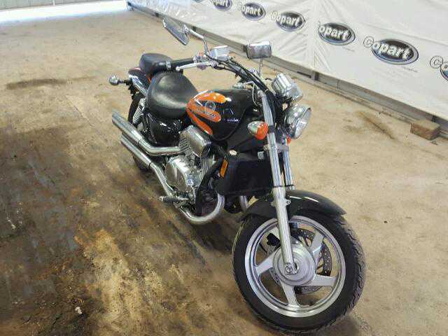 Honda VF750C2 (MAGNA)