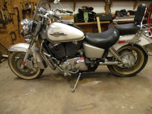 Honda VT1100C2 (SHADOW ACE)