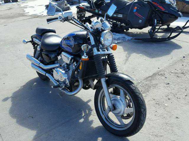 Honda VF750C2 (MAGNA)