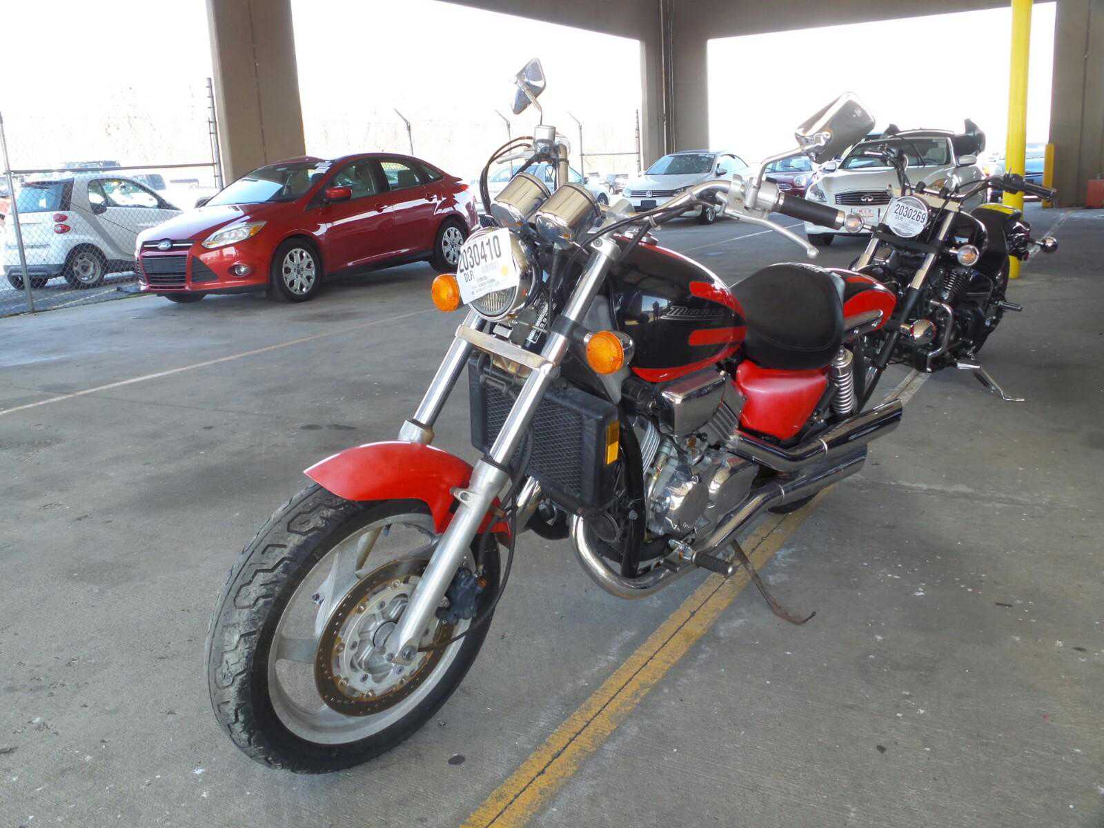 Honda VF750C2 (MAGNA)