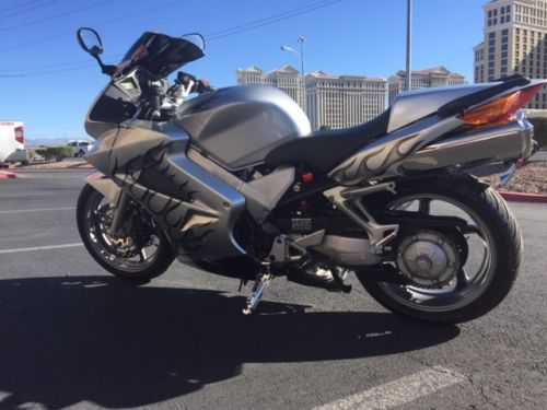 Honda VFR800 (INTERCEPTOR)