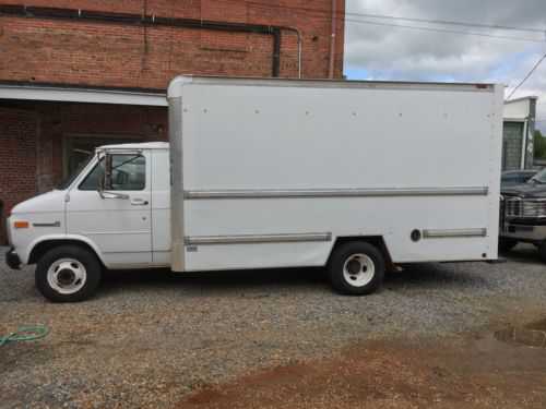 GMC Cutaway Van