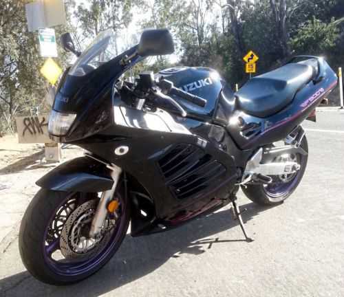 Suzuki RF900R
