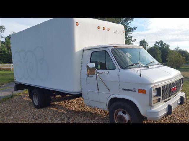 GMC Cutaway Van