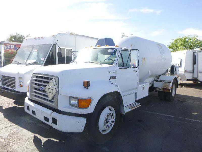 Ford F-700