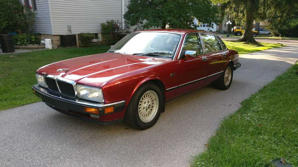 Jaguar XJ12