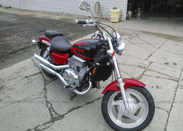 Honda VF750C2 (MAGNA)