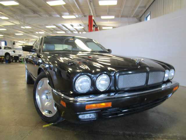 Jaguar XJR