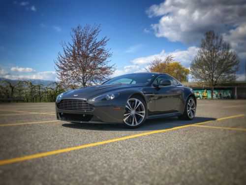 Aston Martin V12 Vantage