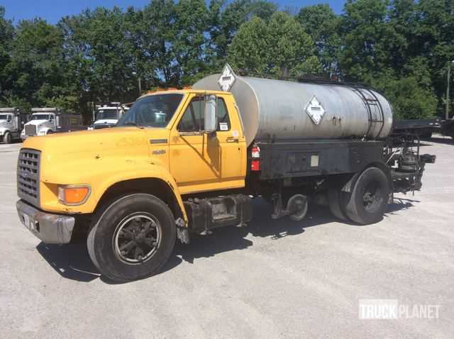 Ford F-700