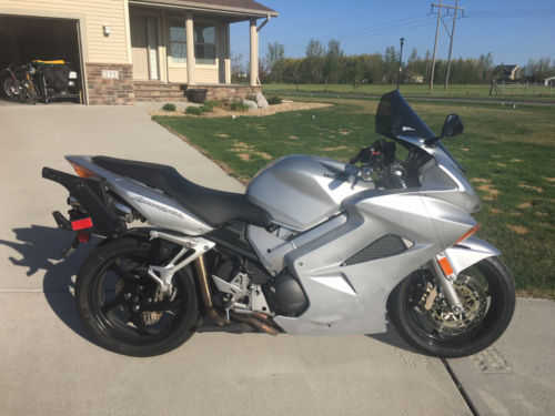 Honda VFR800A (INTERCEPTOR)