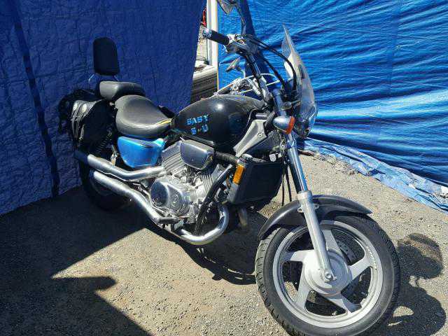 Honda VF750C2 (MAGNA)