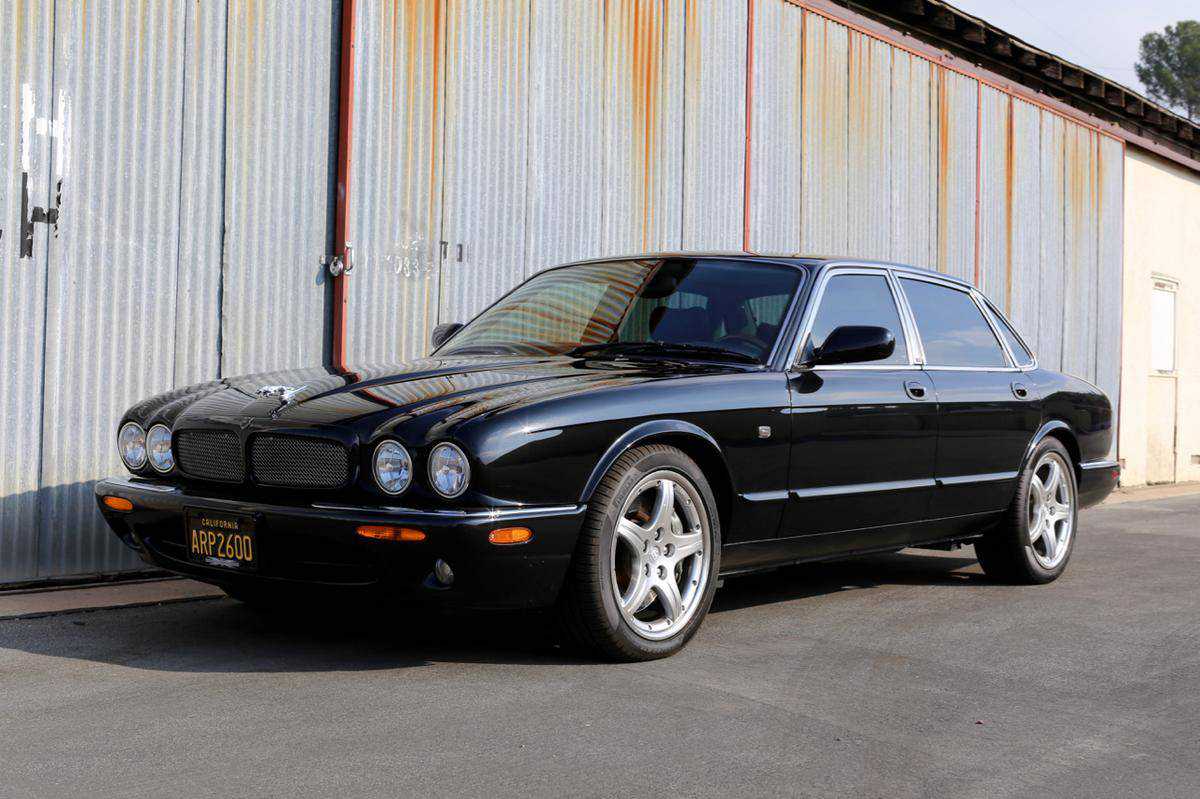 Jaguar XJR