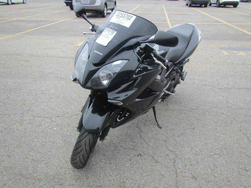 Honda VFR800 (INTERCEPTOR)