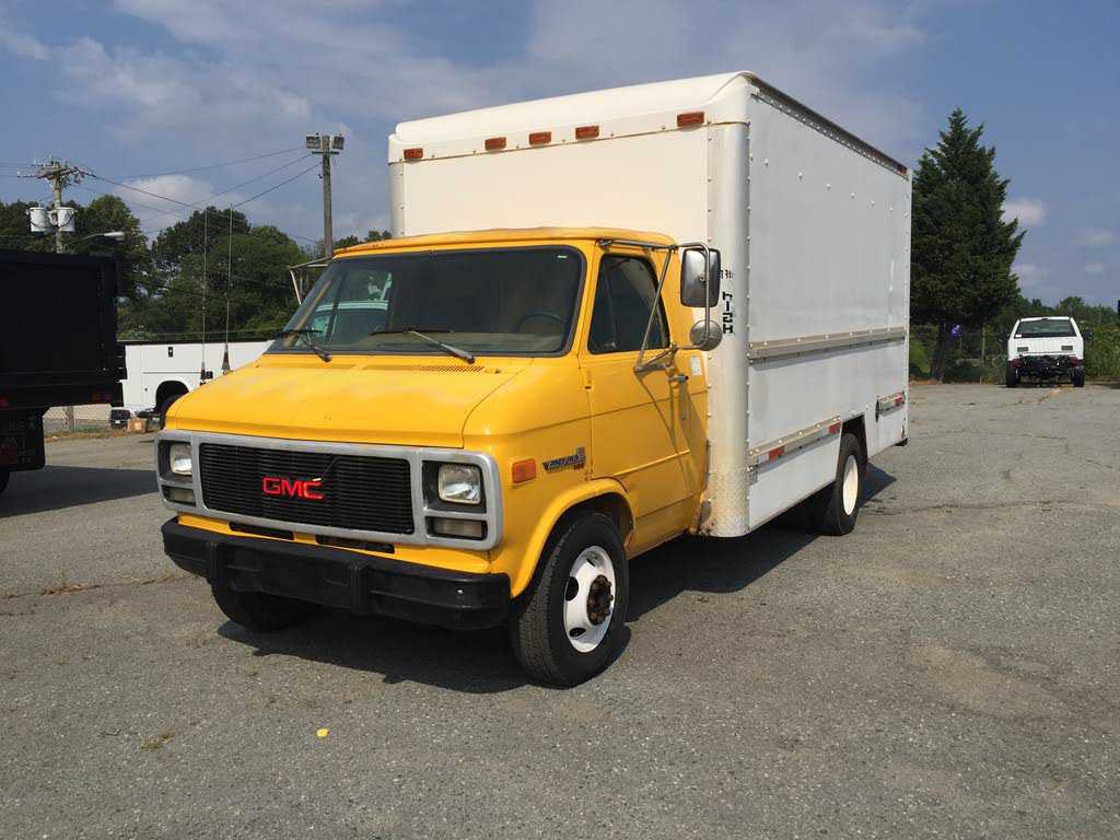 GMC Cutaway Van