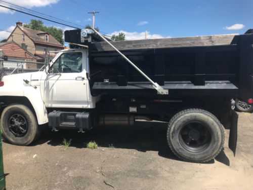 Ford F-700