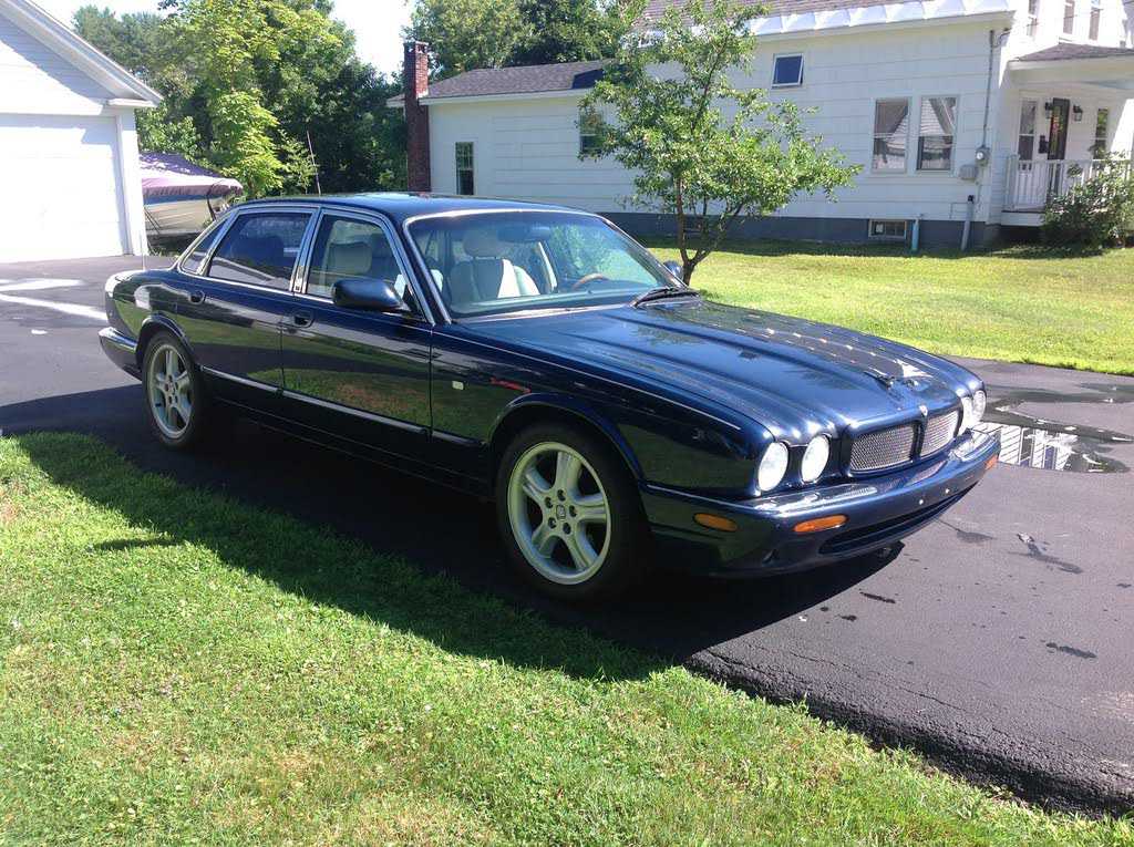 Jaguar XJR