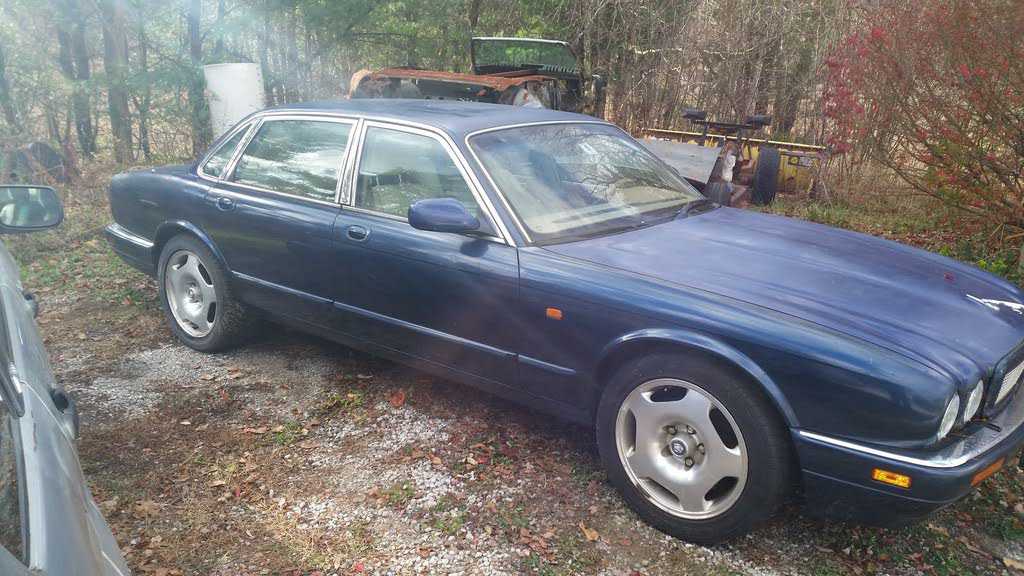 Jaguar XJR