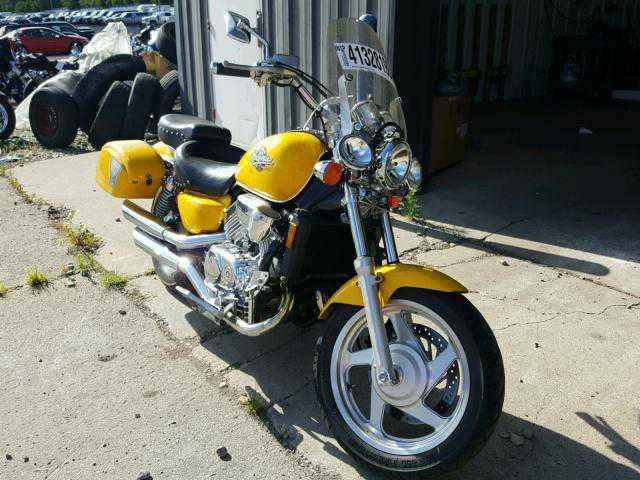 Honda VF750C (MAGNA)