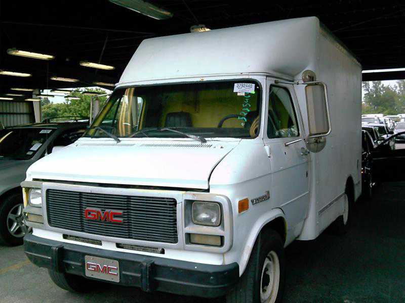 GMC Cutaway Van