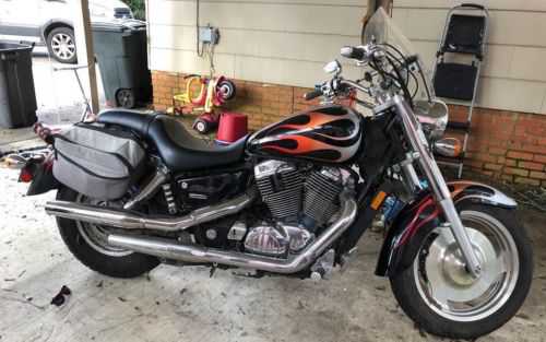 Honda VT1100C2 (SHADOW SABRE)