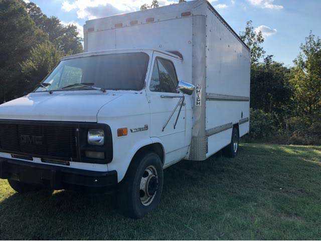 GMC Cutaway Van