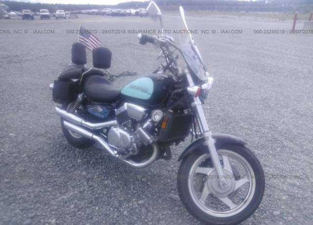 Honda VF750C2 (MAGNA)